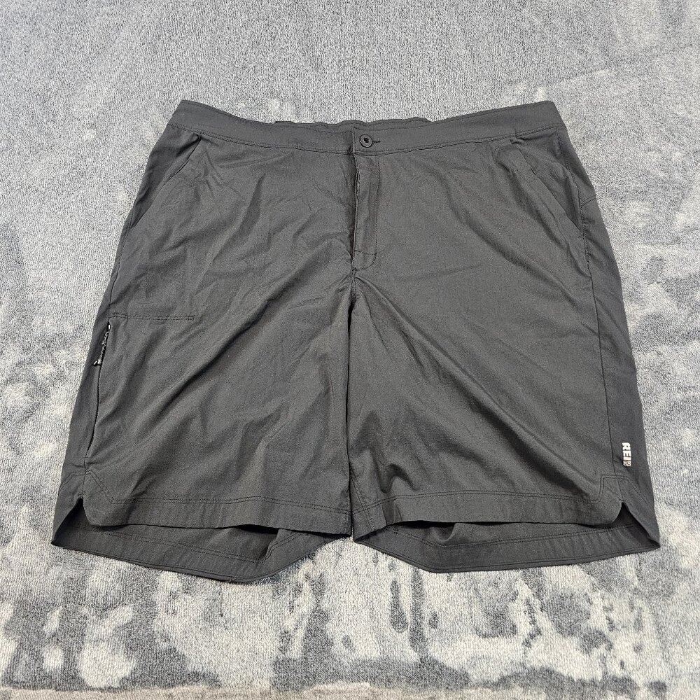 REI Shorts womens 1X black lightweight  adjustable waist cargo hiking outdoor
